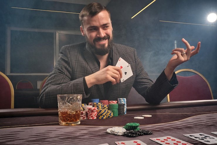 Pengguna berinteraksi dengan aplikasi london69 di perangkat mobile saat menikmati pertandingan sepak bola lokal